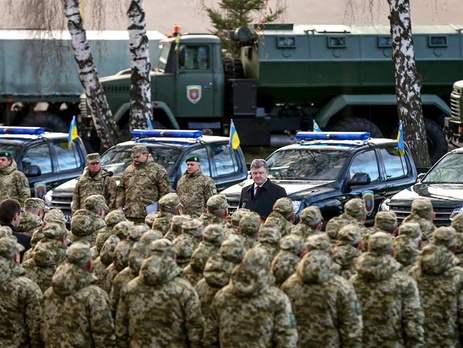 Порошенко наградит погибшего бойца 