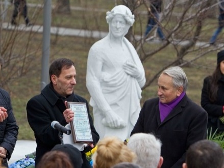 В Киеве открыли памятник Данте
