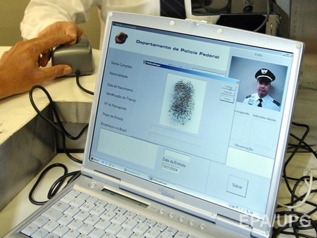 В Следственном комитете РФ предложили снимать отпечатки пальцев у всех россиян