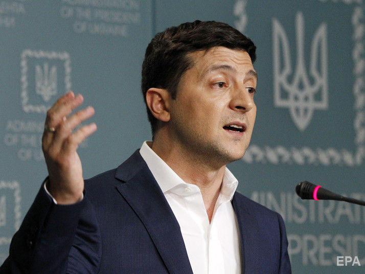 ﻿Зеленський заявив, що не бачить проблем у тому, щоб жителі Донбасу заповнювали документи російською мовою. Відео