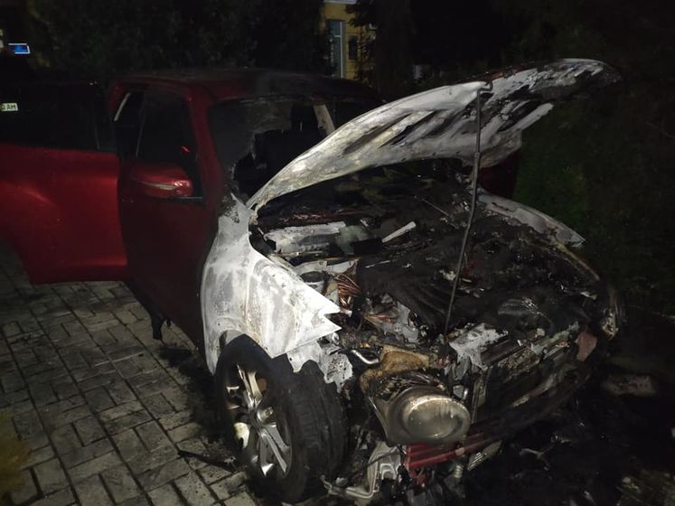 ﻿У Херсоні невідомі підпалили автомобіль помічниці кандидата в нардепи від "Слуги народу"