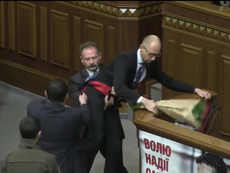 Олег Барна: Возможно, поступок не европейский, но если Яценюк по-хорошему не уйдет, его вынесут люди