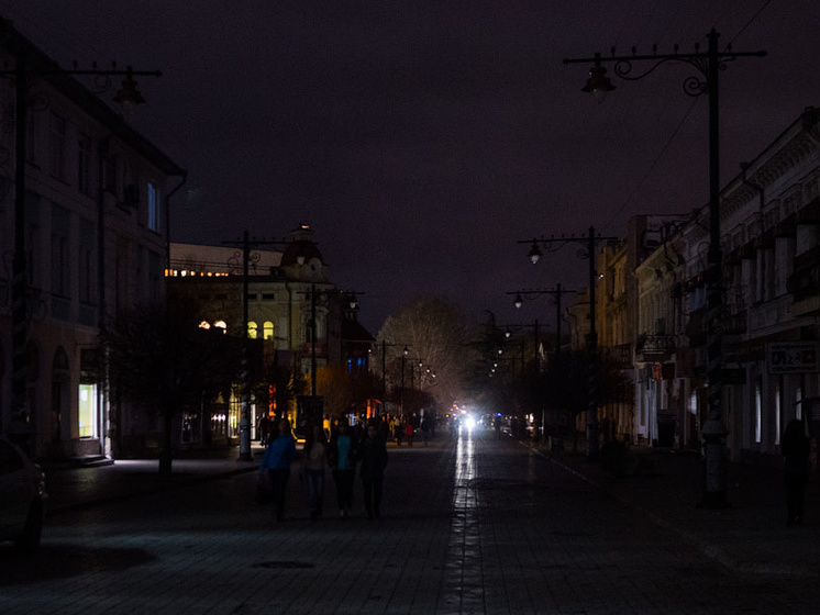 Власти Севастополя распорядились подавать свет 12 часов в сутки