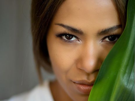 Гайтана позировала в неглиже