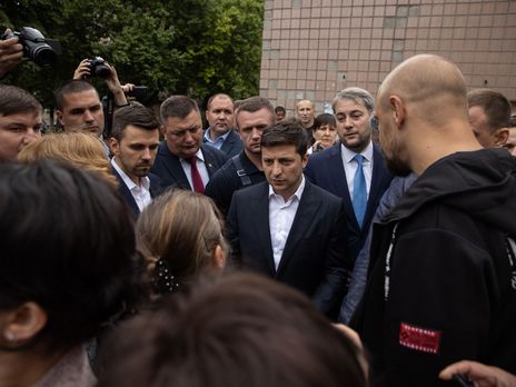 ﻿Зеленський: Таким людям, як Медведчук, не дамо монополізувати українське телебачення