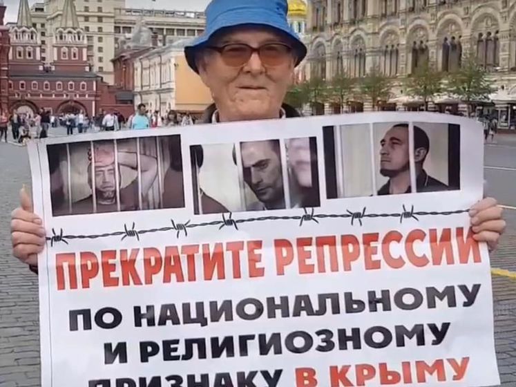 На задержанных на Красной площади в Москве крымских татар составили протоколы об административном правонарушении