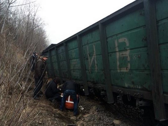 Во Львовской области грузовой поезд сошел с рельсов