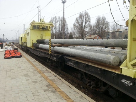 СБУ: Машинист локомотива пытался контрабандой переправить на оккупированную территорию шампанское и другие товары