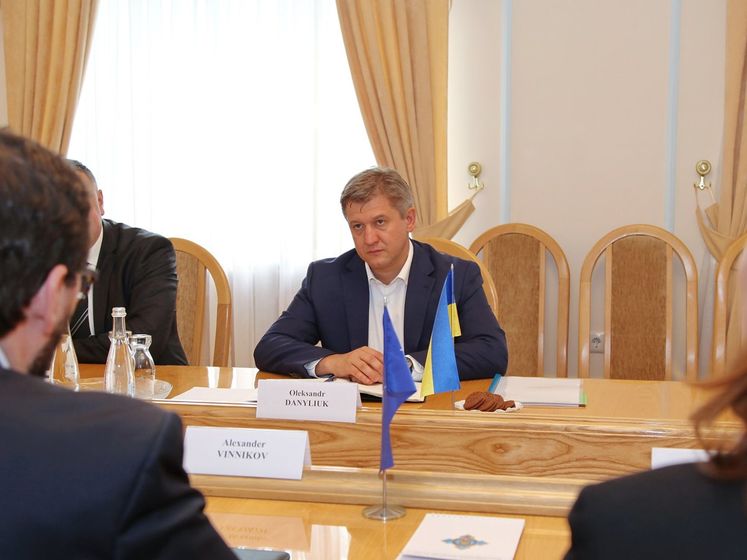 Данилюк обсудил с Болтоном мирное восстановление украинской территории