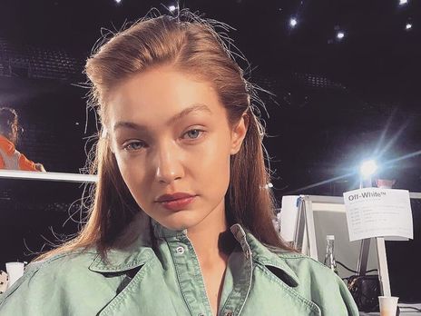 Хадид платье искупалась в море в рекламе аромата Miсhael Kors