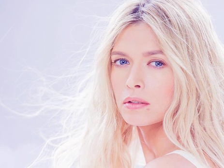 Брежнева показала танец 