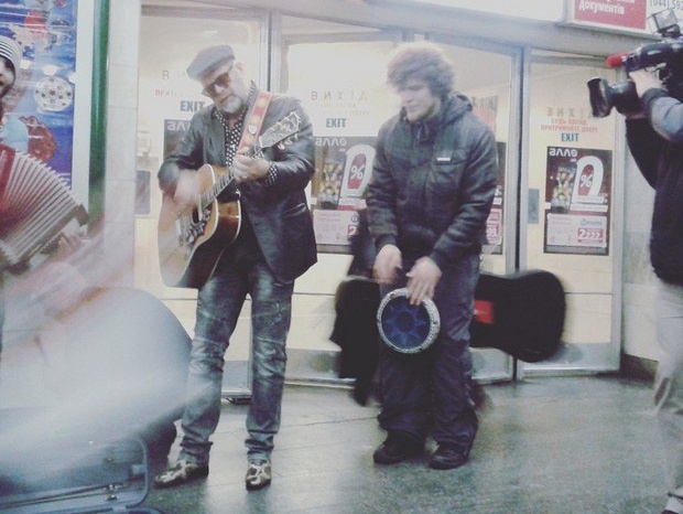 Гребенщиков спел в киевском метро. Видео