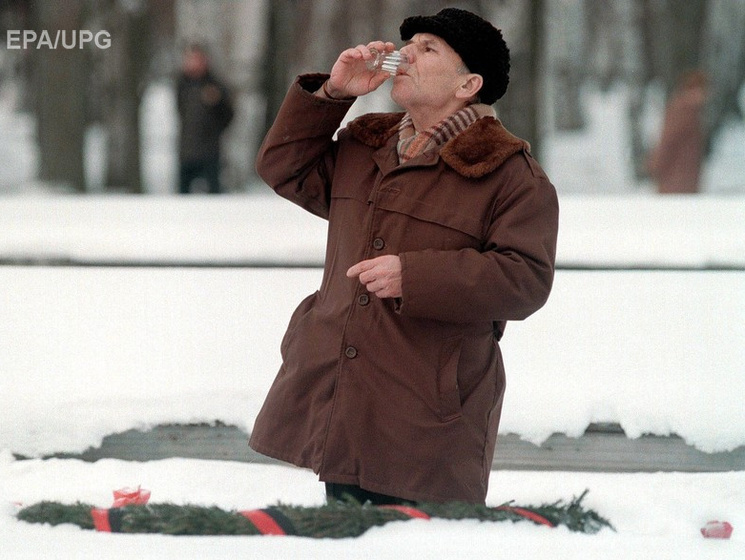 Антимонопольная служба России предлагает поднять цены на водку