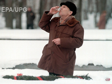 Антимонопольная служба России предлагает поднять цены на водку