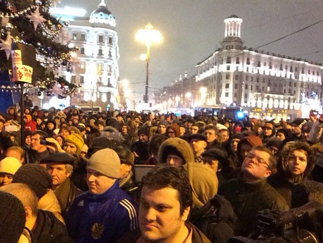 В центре Москвы ОМОН разгоняет митинг против платных парковок