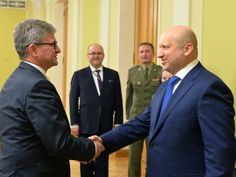 Турчинов: Мы понимаем, что НАТО еще не готово принять Украину, но это не останавливает нас на данном пути