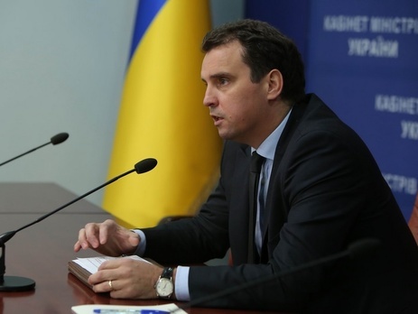 Абромавичус: Украина готова платить рыночные зарплаты руководителям госпредприятий, но они должны будут их заработать