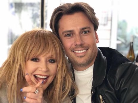 ﻿Галкін і Пугачова позували для сімейного фото з дітьми