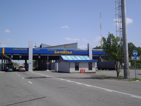 Пограничники задержали украинца, прибывшего из России со старинными часами, которые излучали радиацию