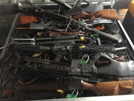 После терактов в мечетях Крайстчерча правительство Новой Зеландии начало выкупать у населения оружие