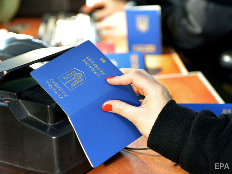 Уменьшается количество людей, получивших украинское гражданство – миграционная служба