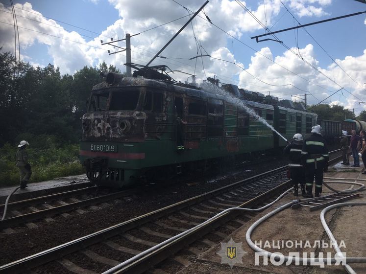 В Харьковской области загорелся электровоз, движение поездов приостановили – полиция
