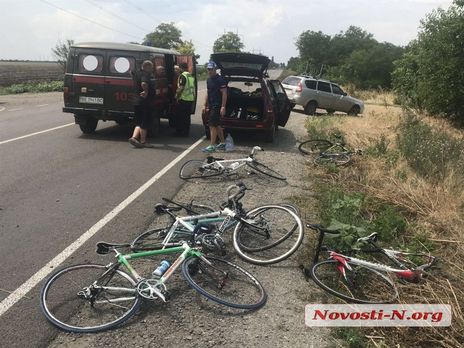 ﻿Під Миколаєвом автомобіль урізався в групу велосипедистів, постраждало шестеро дітей