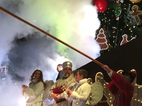 В Киеве зажгли новогодние огни на главной елке Украины. Видео