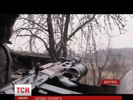 Украинские бойцы передали кадры обстрела боевиками жилых окрестностей Марьинки. Видео