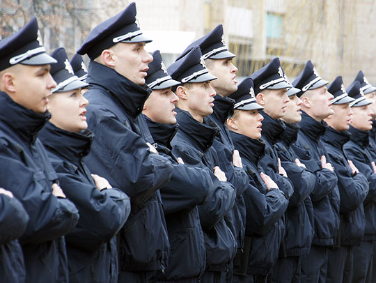 В Луцке 165 патрульных полицейских приняли присягу