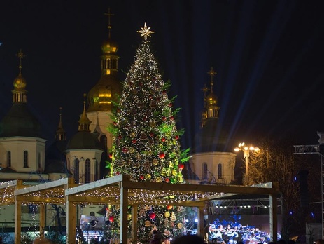 В Киеве зажгли главную елку Украины. Фоторепортаж