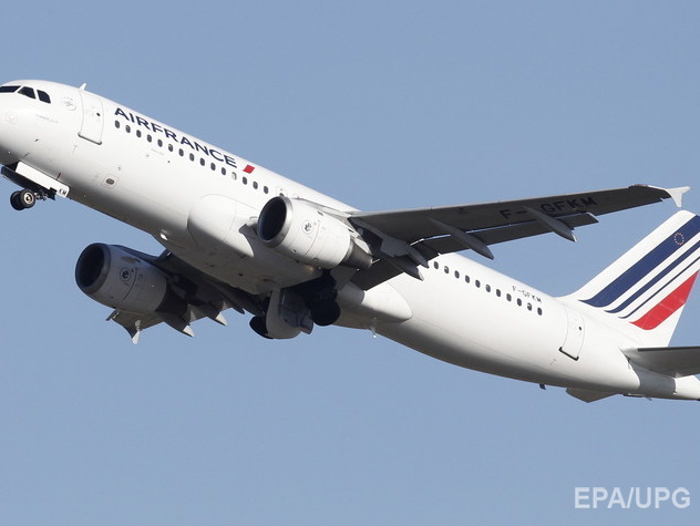 Самолет компании Air France совершил вынужденную посадку в Кении из-за "подозрительного предмета"