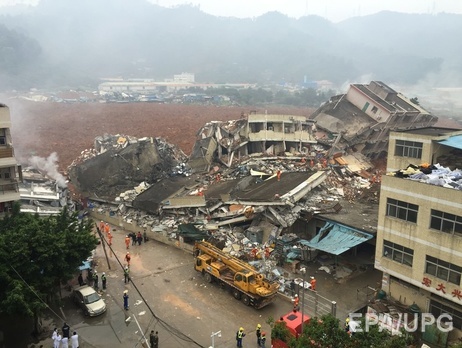 В результате оползня в китайском городе Шеньчжэнь разрушены 22 здания, пропали без вести 27 человек