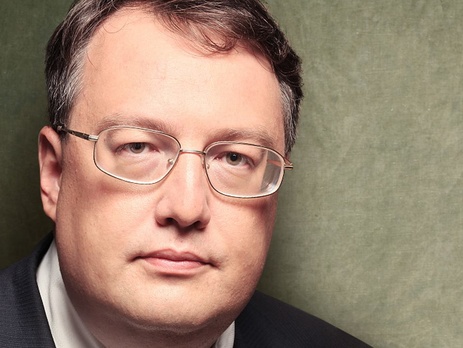 В Киеве ночью обстреляли такси, погиб человек, объявлен план 