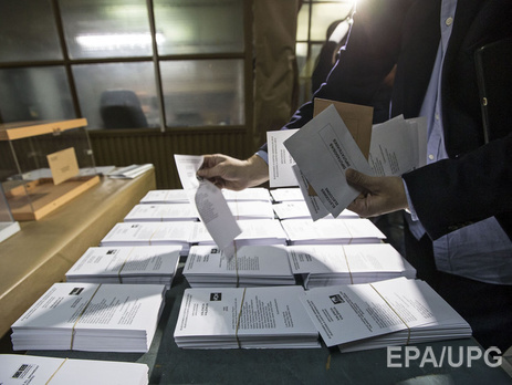 Правящая партия Испании после выборов лишилась большинства в парламенте