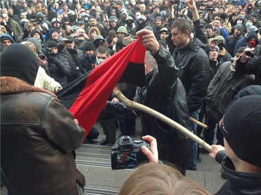 В Одессе тысячное шествие антимайдановцев сожгло флаг УПА