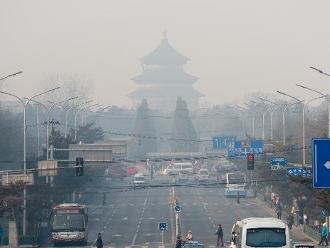 В Китае густой смог накрыл 45 городов