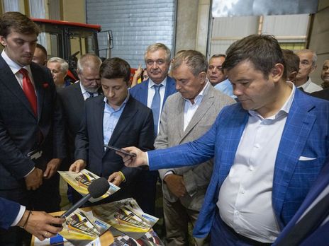 Окружение Зеленского старается держать его в 