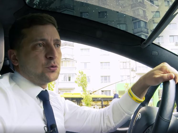 Зеленский за рулем Tesla рассказал, когда в правительстве появятся "действительно специалисты". Видео