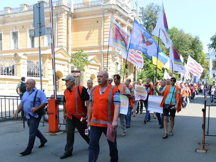 Под Офисом президента железнодорожники требовали "европейских" зарплат и увольнения "коррумпированного" руководства "Укрзалізниці"