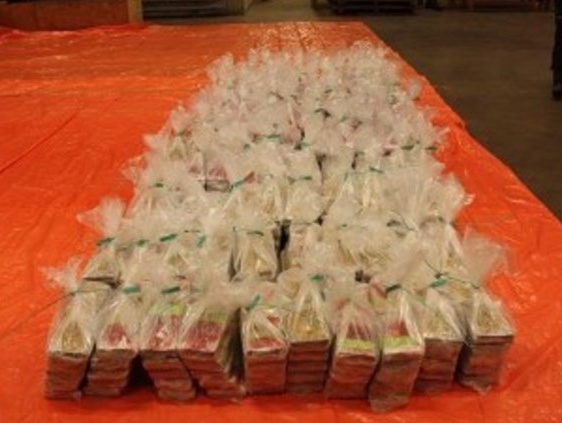 В Нидерландах задержаны злоумышленники, замаскировавшие тонну кокаина под ананасовый сок