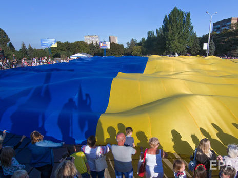 ﻿Набув чинності закон про українську мову, ексберкутівця відпустили з-під арешту, затверджено нову главу Єврокомісії. Головне за день