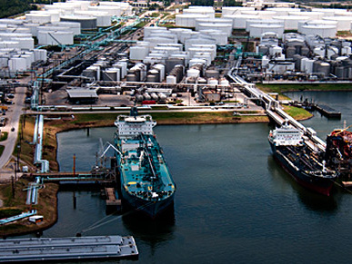 Американская компания подписала первый за 40 лет контракт на экспорт добытой в США нефти