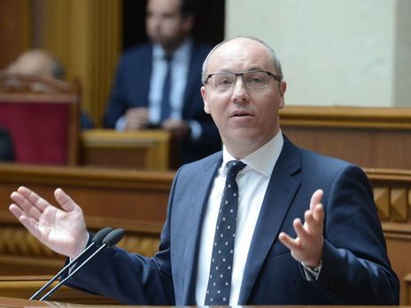 ﻿Парубій заявив, що може скликати тільки позачергову сесію Ради, а не засідання, як просив Зеленський