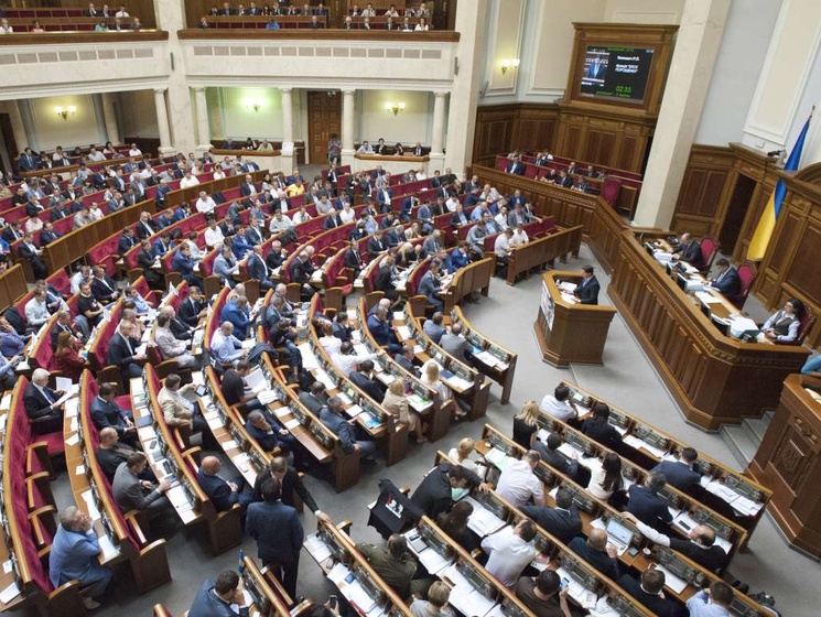 Рада приняла закон о разгосударствлении печатных СМИ