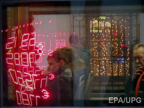 С 28 декабря россиянам придется заполнять анкету, чтобы поменять валюту