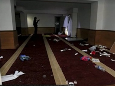 Во Франции протестующие разгромили молитвенный зал мусульман и сожгли Кораны