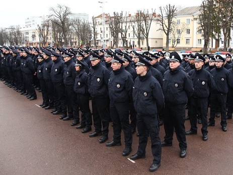 В Хмельницком приняли присягу 256 патрульных полицейских. Фоторепортаж