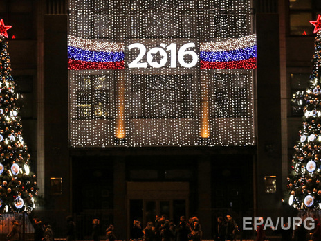 Россиянам советуют праздновать Новый год дома