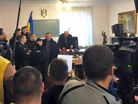 Суд разрешил доставить Корбана в зал заседаний на 15.00